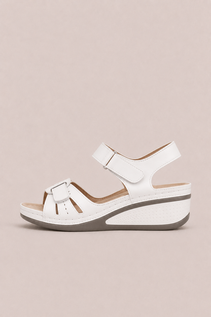 Sandalias ergonómicas de confort Vera Serrat con plantilla acolchada y suela antideslizante, ideales para uso diario.