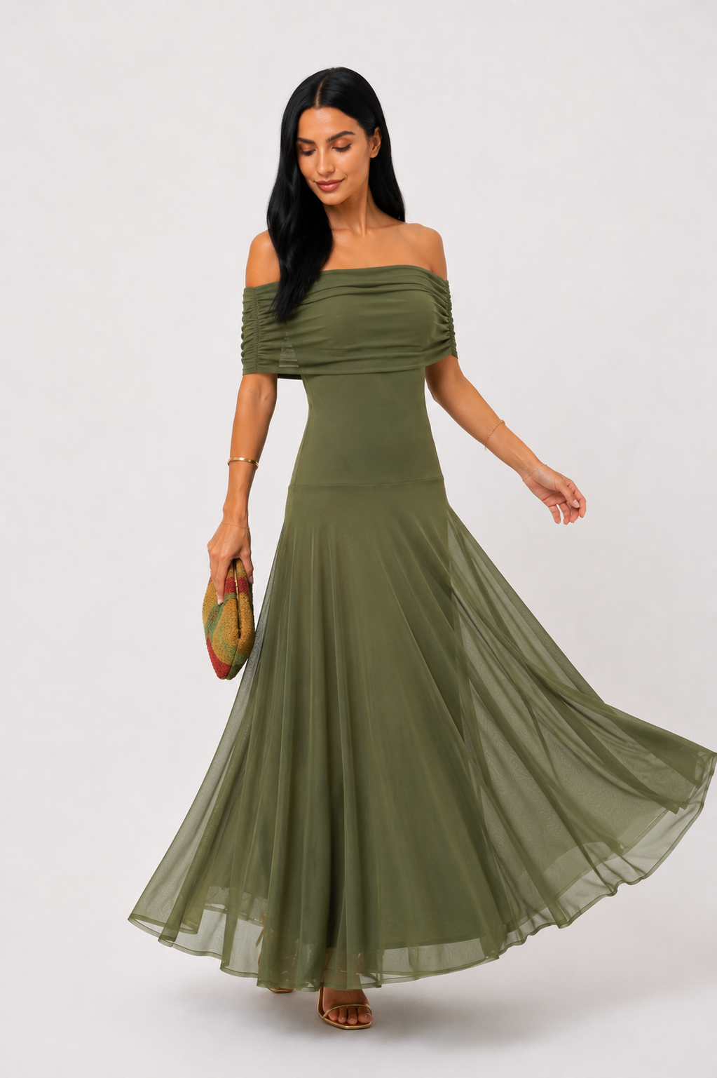 Vestido largo drapeado Emilia de Vera Serrat, con elegante diseño y detalles en la tela, en color neutro.