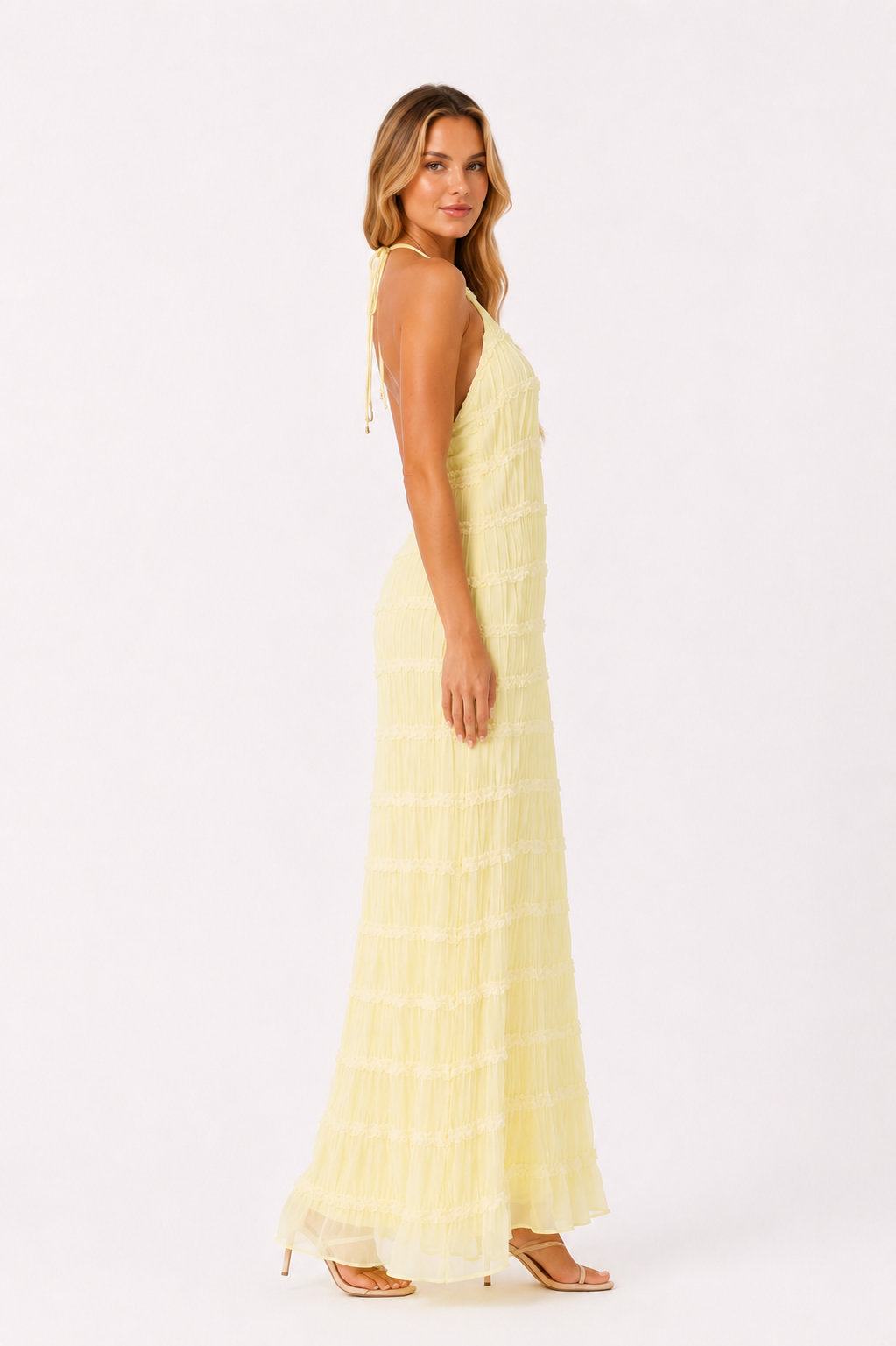 Vestido largo de verano Ángela de NOA FERRER, con diseño ligero y elegante en tonos claros, ideal para días soleados.
