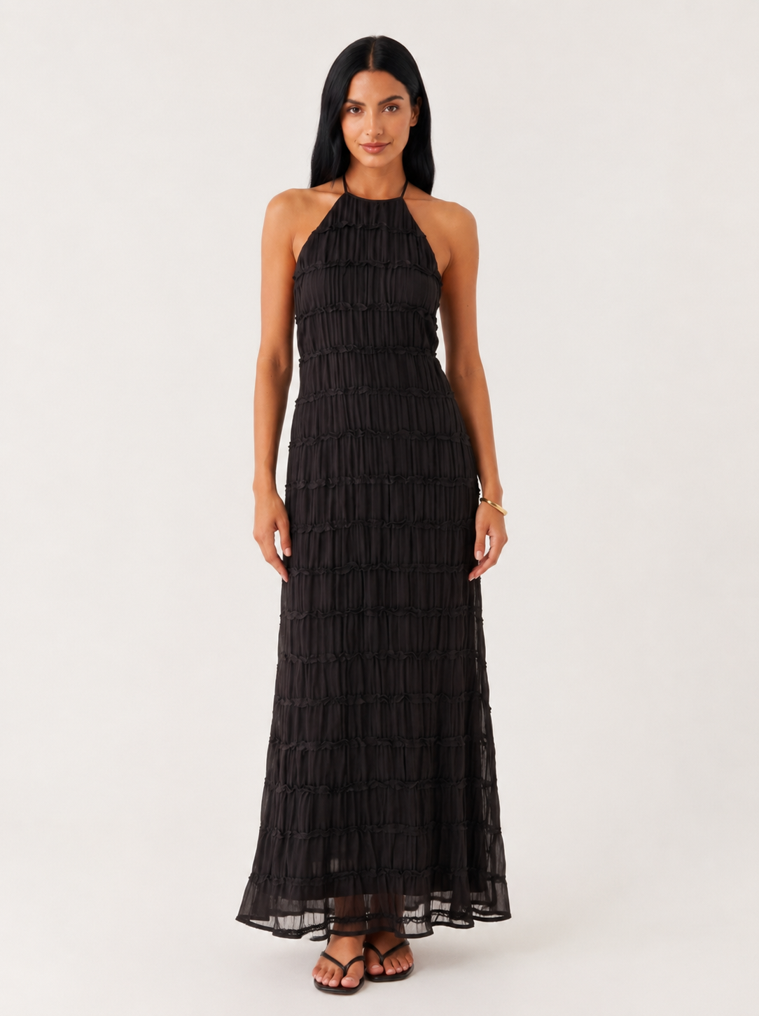Vestido largo de verano Ángela de NOA FERRER, con diseño fluido y detalles elegantes, ideal para días soleados y ocasiones especiales.