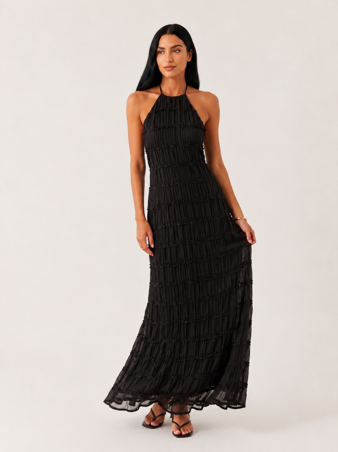 Vestido largo de verano Ángela de la marca NOA FERRER, con diseño elegante y aire fresco, en colores claros y tejidos ligeros.