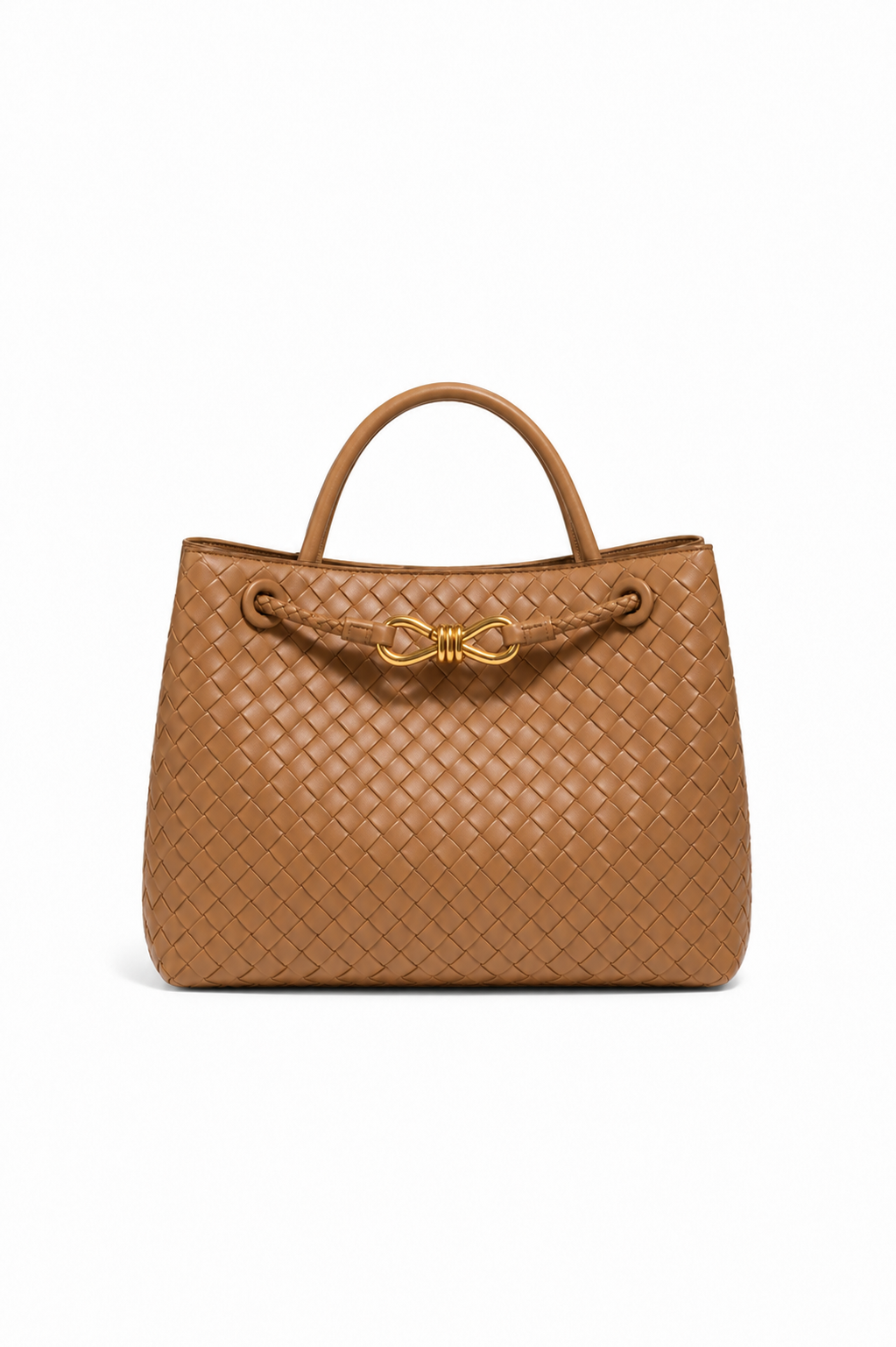 Sac de uso diario tejido en color índigo de la marca Vera Serrat, con detalles en materiales naturales y diseño práctico.