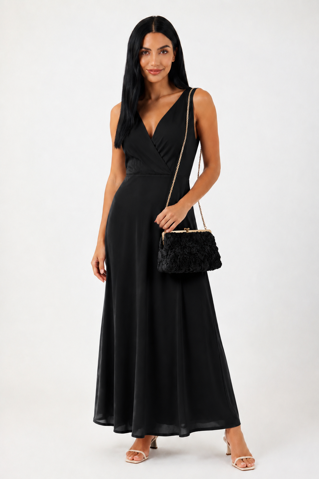 Bolso de mano elegante de Vera Serrat, con diseño sofisticado y detalles finos, ideal para ocasiones especiales.