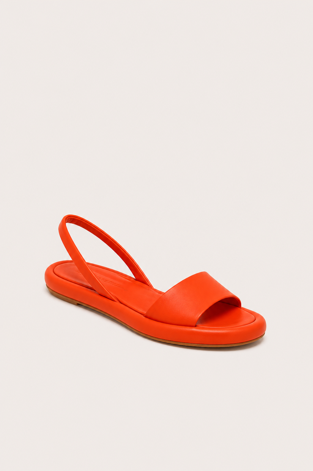 Sandalias abiertas y antideslizantes Isabelle de Vera Serrat, con diseño cómodo y moderno, en color neutro y suela antideslizante.