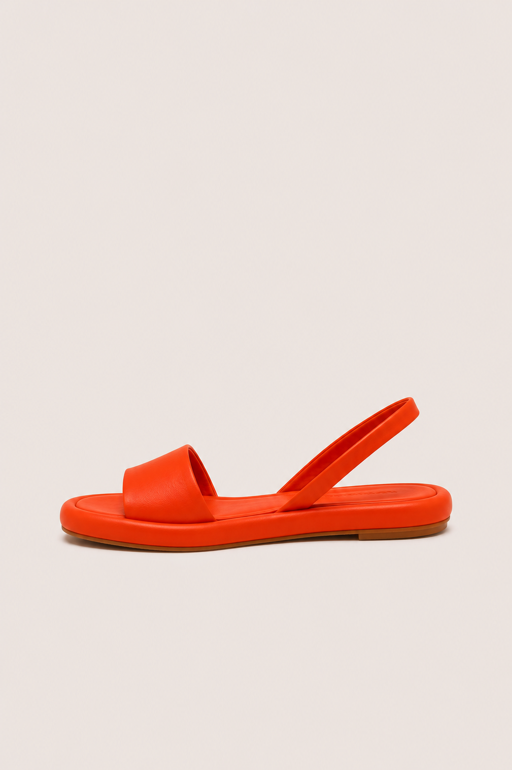 Sandalias abiertas Vera Serrat Isabelle con suela antideslizante y diseño elegante para comodidad y estilo.