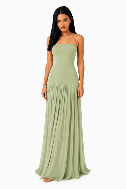 Vestido maxi Almudena™ de EspositoMilano, elegante y sofisticado, con diseño delicado y estilizado para ocasiones especiales.