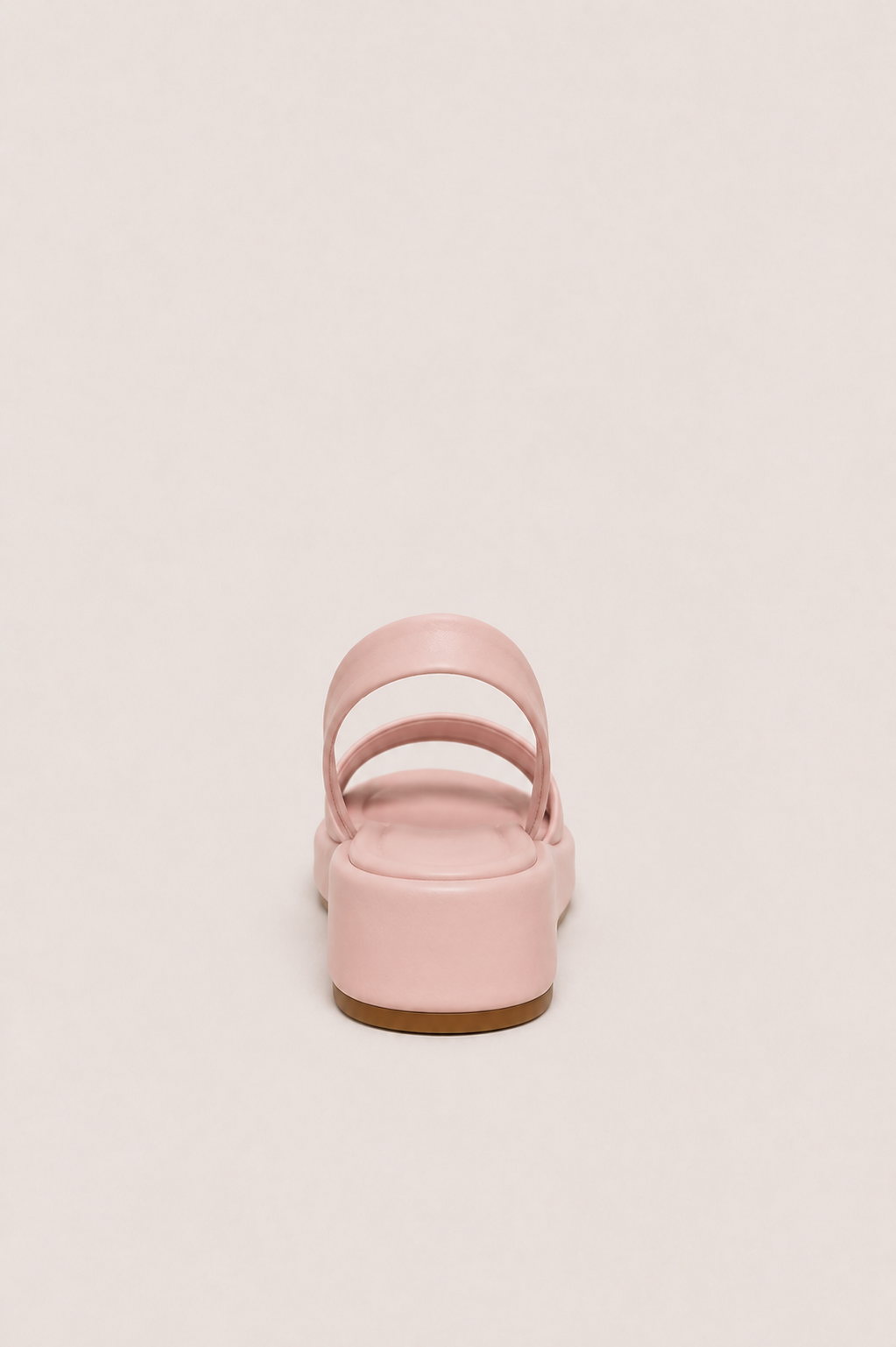 Sandalias abiertas y antideslizantes Vera Serrat Isabelle con suela cómoda y diseño elegante para verano.
