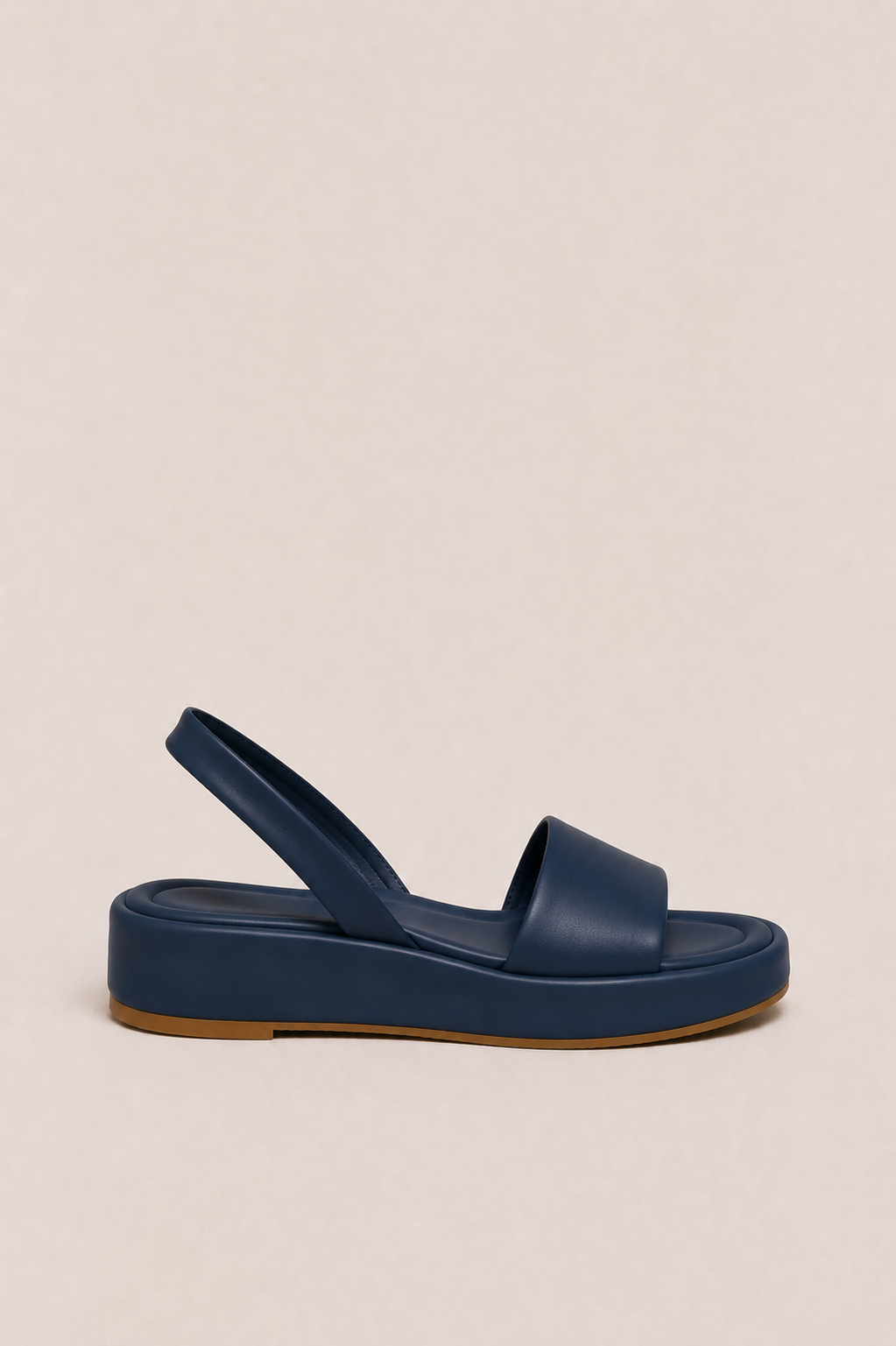 Sandalias abiertas y antideslizantes Isabelle de Vera Serrat, con diseño cómodo y elegante para mujer.