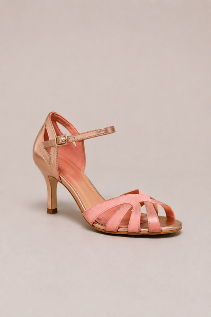 Tacones ortopédicos de la marca Vera Serrat, mostrando el diseño y estructura del calzado para comodidad y salud del pie.