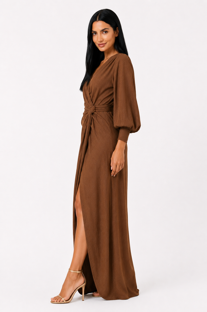 Vestido largo de lino con escote en V de la marca Fudon, visible en la imagen, ideal para ocasiones elegantes y casuales.