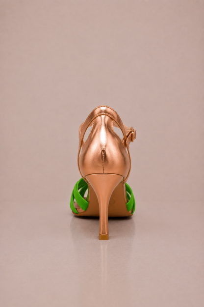 Tacones ortopédicos Vera Serrat, en color negro, con diseño cómodo y soporte para el arco del pie.