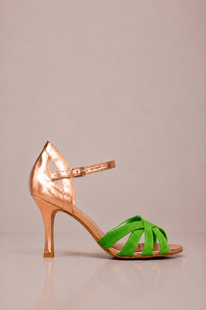 Tacones ortopédicos de la marca Vera Serrat, diseñados para mayor comodidad y soporte en los pies.