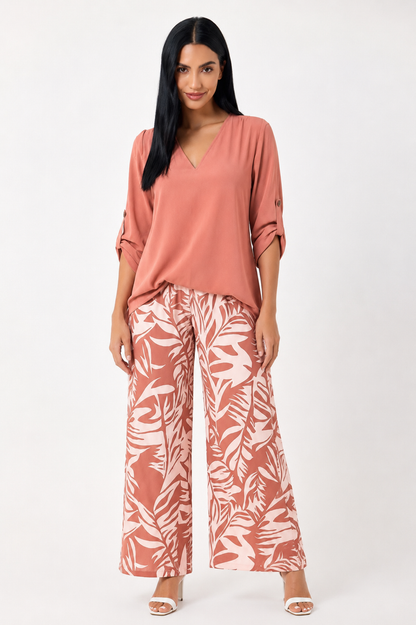 Conjunto Azure de Helena Romero, ropa moderna en tonos azules, con top y pantalones a juego, para un estilo elegante y casual.