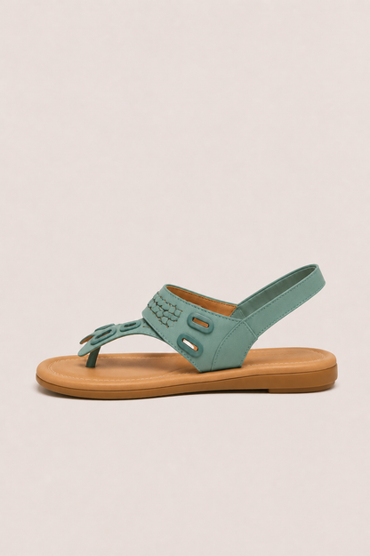 Sandalia plana de confort Sofía de Vera Serrat con detalle trenzado, diseñada para comodidad y estilo en color neutro.