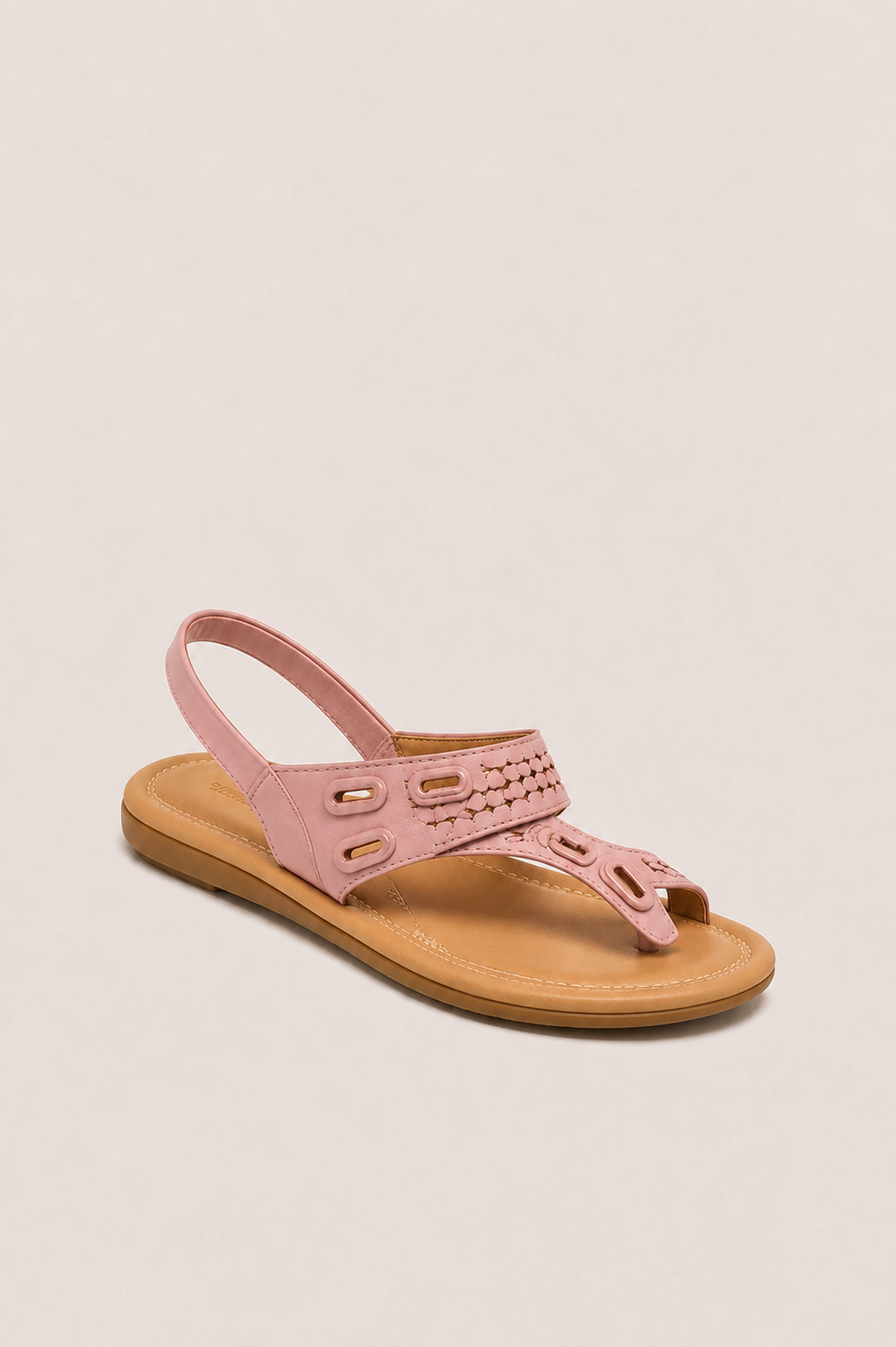 Sandalias planas de confort Vera Serrat con detalle trenzado en la parte superior, ideales para comodidad y estilo casual.