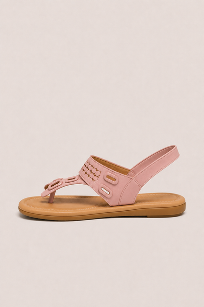 Sandalias planas de confort Vera Serrat con detalle trenzado en la parte superior, ideales para un estilo cómodo y elegante.