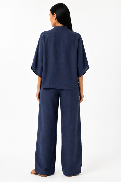 Conjunto de lino fluido de Vera Serrat con blusa y pantalón ancho en color suave, ideal para un estilo elegante y cómodo.