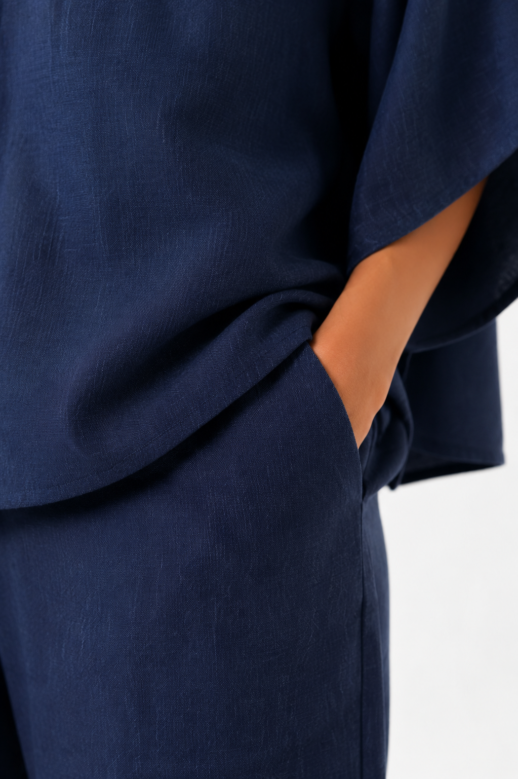 Conjunto de lino fluido Maribel de Vera Serrat, blusa y pantalón ancho en color suave, ropa cómoda y elegante para mujer.