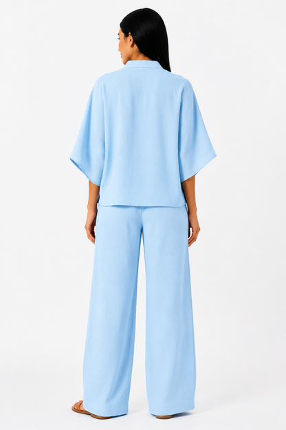 Conjunto de lino fluido Maribel de Vera Serrat, incluye blusa y pantalón ancho en tono suave, ideal para un look elegante y cómodo.
