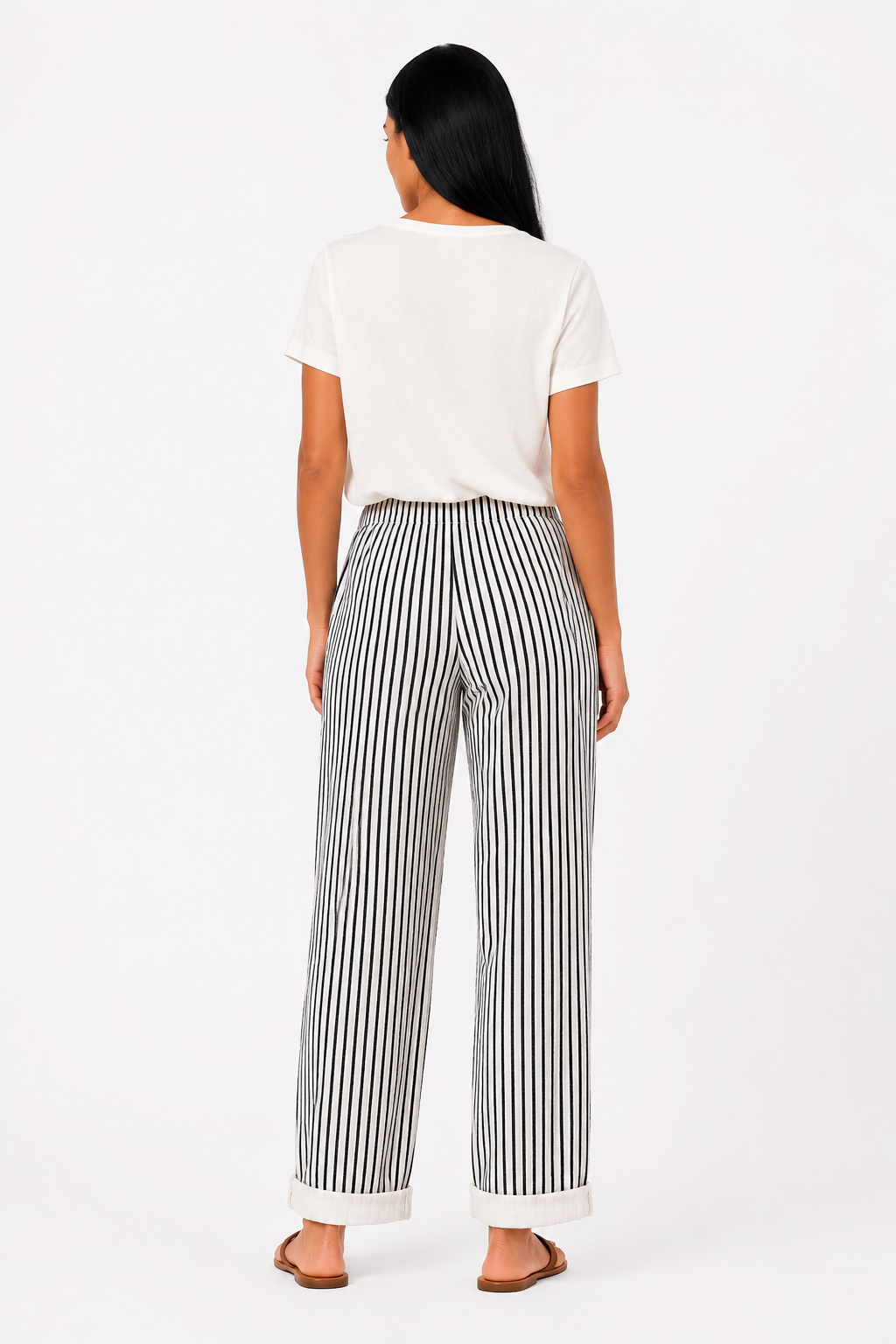 Pantalón confort Talia de Vera Serrat, en color neutro, con diseño cómodo y moderno para uso diario.