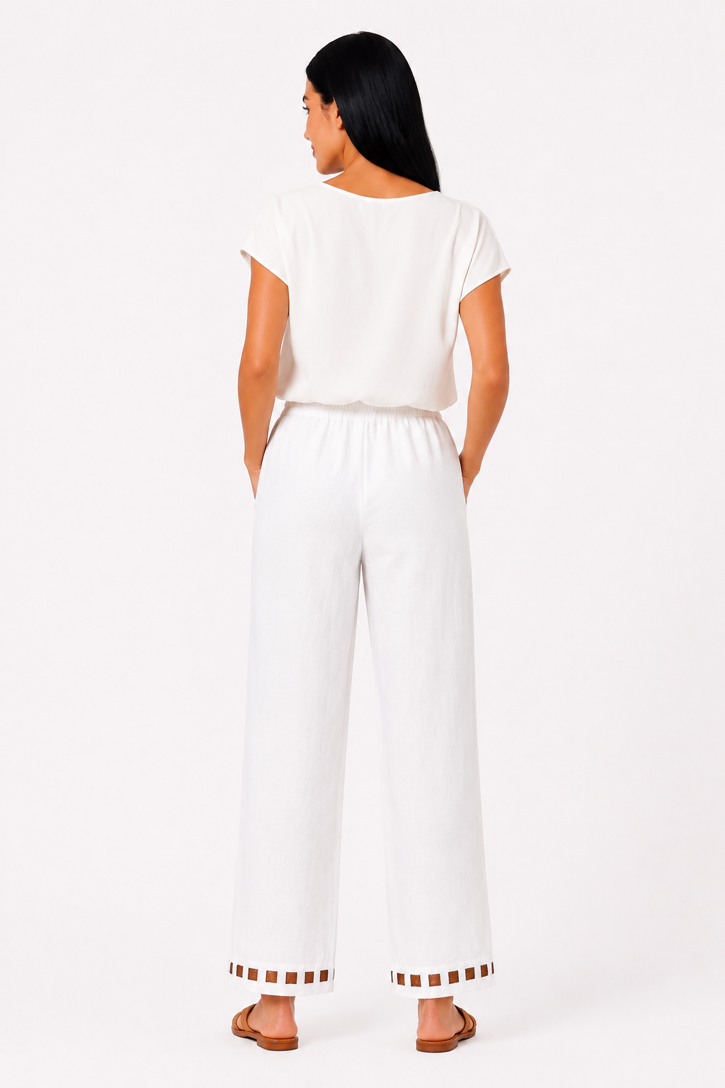 Pantalón de lino chic para mujer de la marca Vera Serrat, mostrando el diseño elegante y cómodo en color neutro.