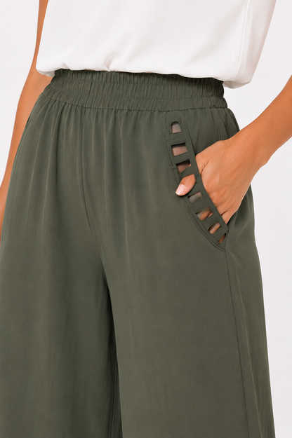 Pantalón de lino para mujer de la marca Vera Serrat, diseño chic y cómodo, en color neutro, visible en la imagen.