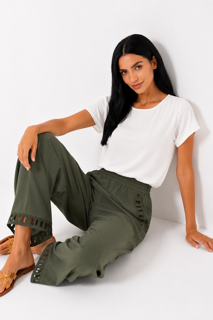 Pantalón de lino chic para mujer de la marca Vera Serrat, con diseño elegante y cómodo en color neutro.