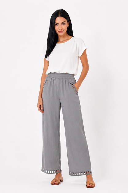 Pantalón de lino chic para mujer de la marca Vera Serrat, de color neutro y corte elegante, visible en la imagen.