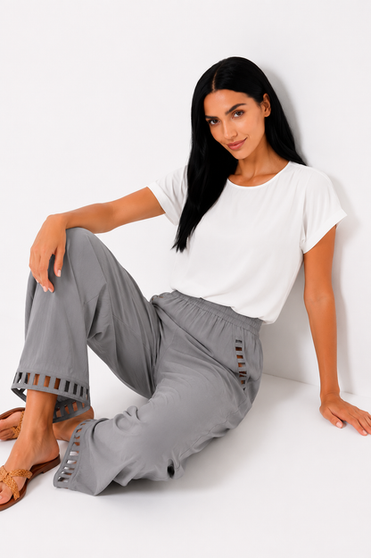Pantalón de mujer de lino chic de la marca Vera Serrat, con diseño elegante y cómodo, en color neutro.