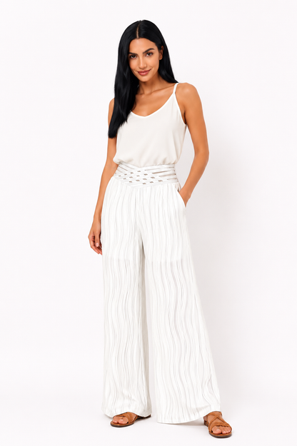 Pantalón de cintura alta Emma de Vera Serrat, en color negro, con diseño ajustado y estilo moderno, visible en la imagen.