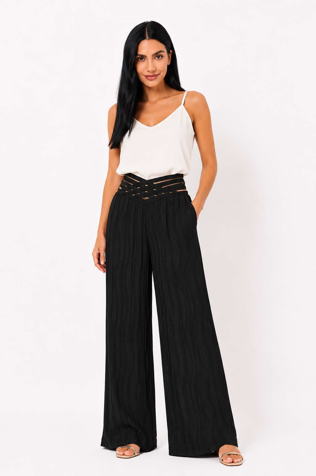 Pantalón de cintura alta Emma de Vera Serrat, en color negro, con diseño ajustado y cinturilla brillante, vista frontal.