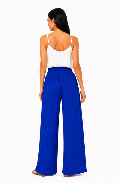 Pantalón de cintura alta Emma de Vera Serrat, en color negro, con diseño ajustado y tela suave, visible en la imagen.