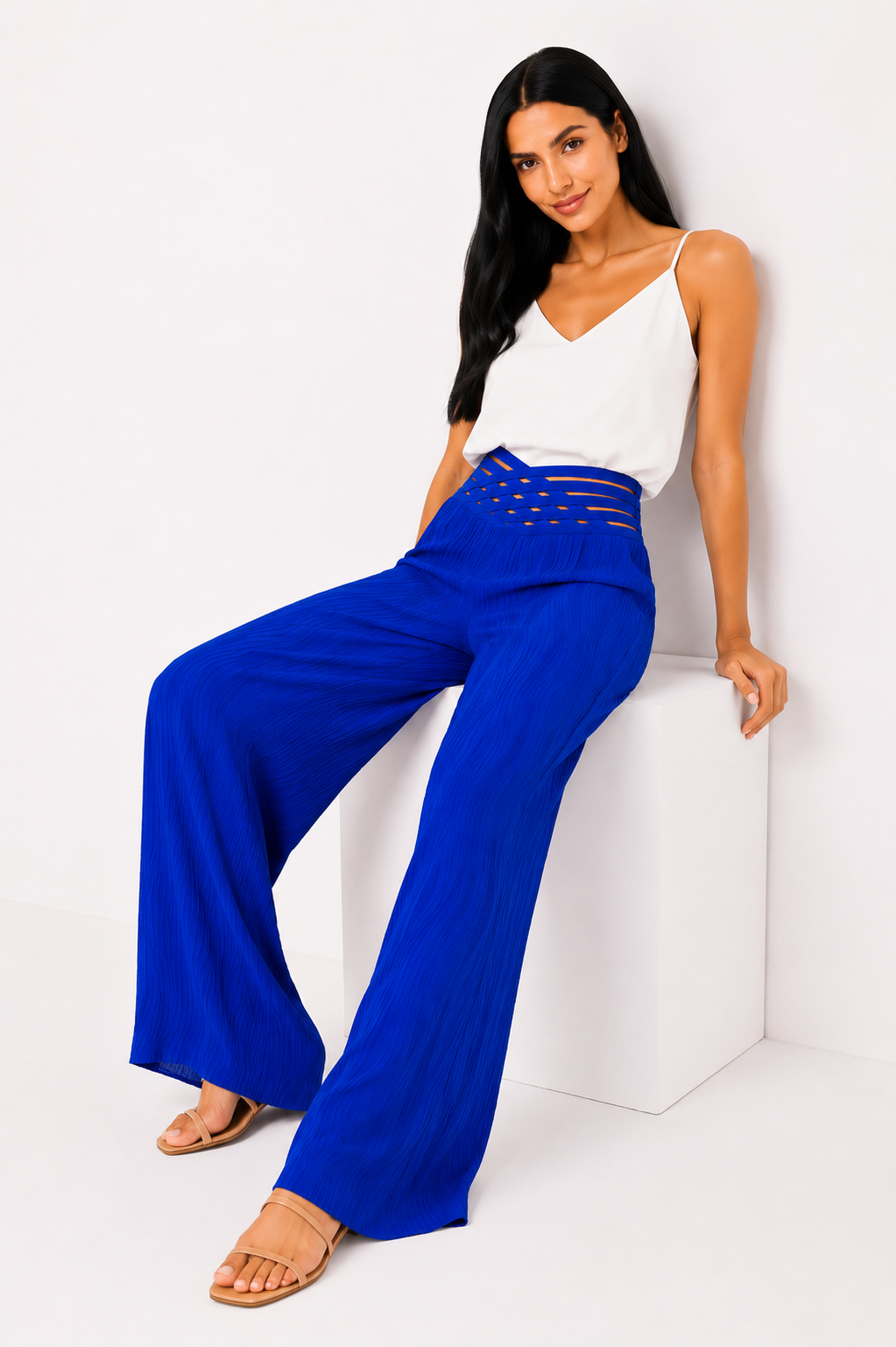 Pantalón de cintura alta Emma de Vera Serrat, en color negro, con diseño ajustado y detalles elegantes para mujer.