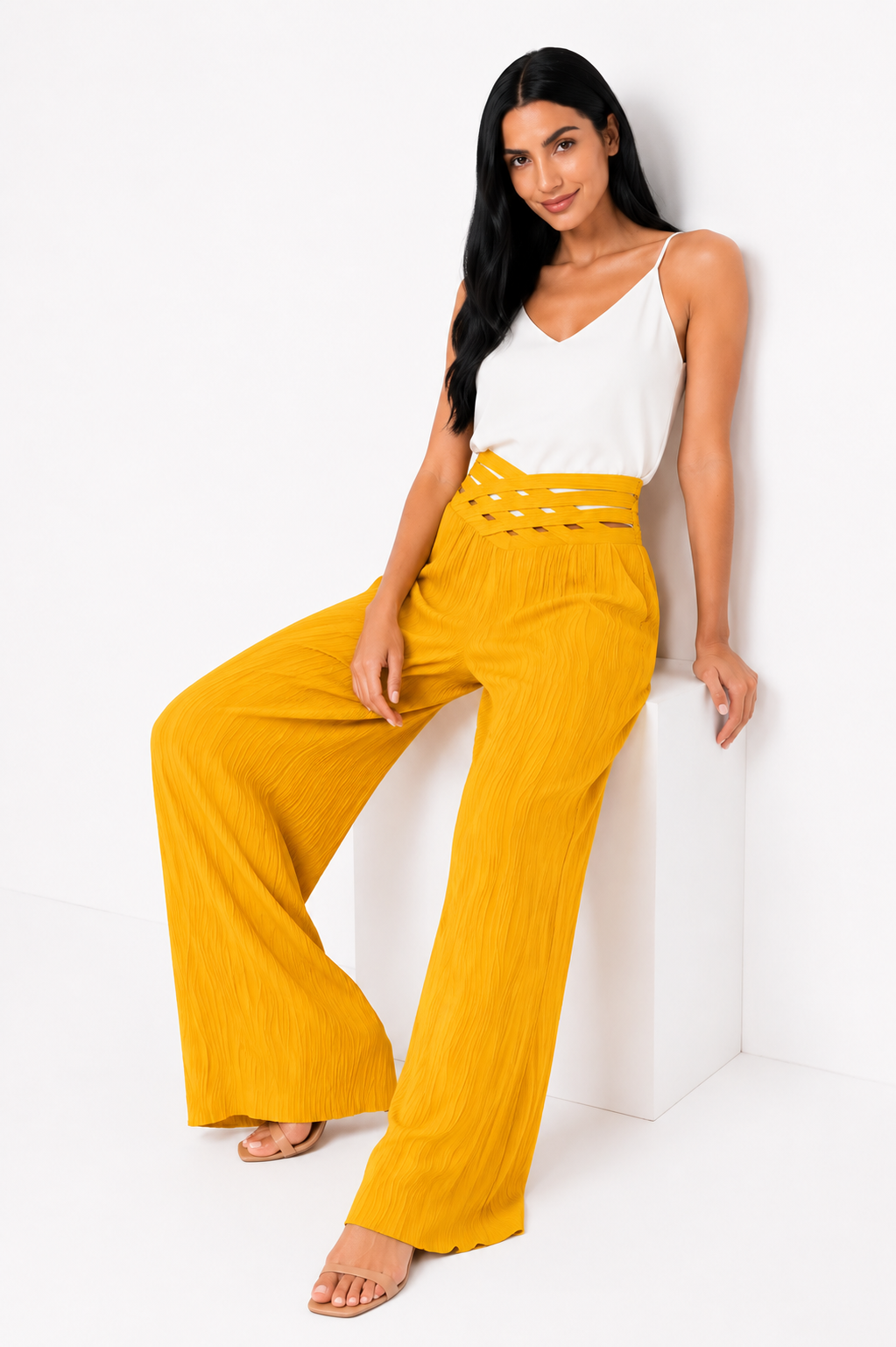 Pantalón de cintura alta Emma de Vera Serrat, en color negro, con diseño ajustado y estilo elegante para mujer.