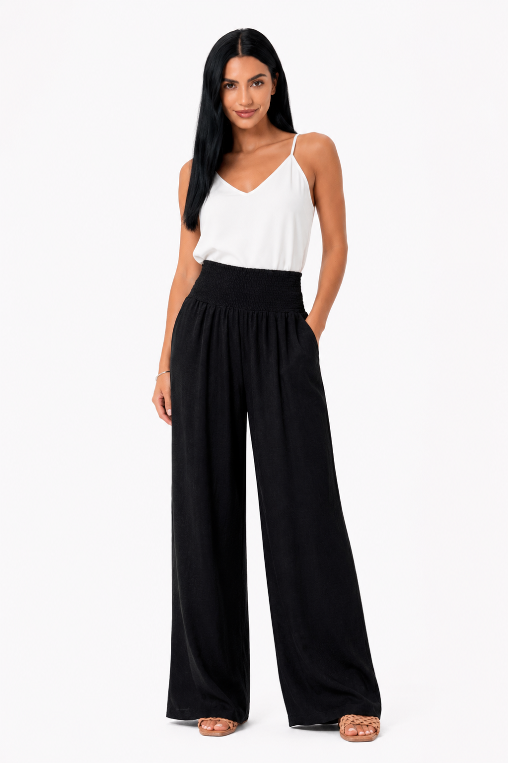 Pantalón de pierna ancha Remi de Vera Serrat, pantalones de vestir con diseño elegante y tela suave, en color neutro.