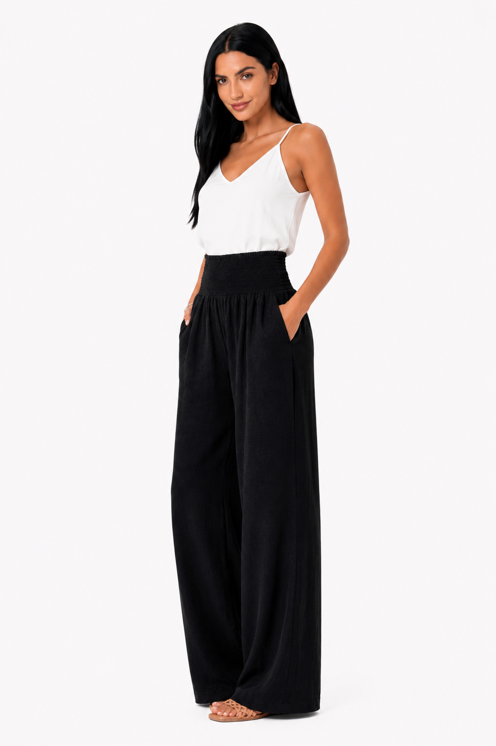 Pantalón de pierna ancha Remi de Vera Serrat, pantalones tipo TROUSERS en tela suave y fluida en color neutro.
