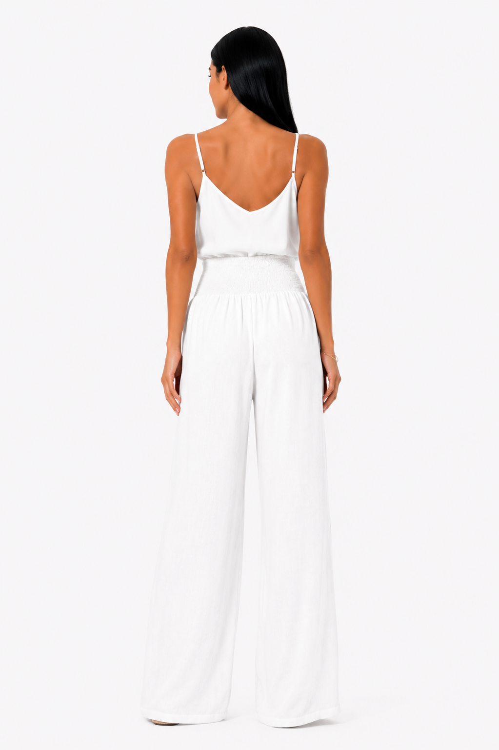 Pantalón de pierna ancha Remi de Vera Serrat, pantalones tipo trousers en tela suave, color neutro, vista frontal en blanco y negro