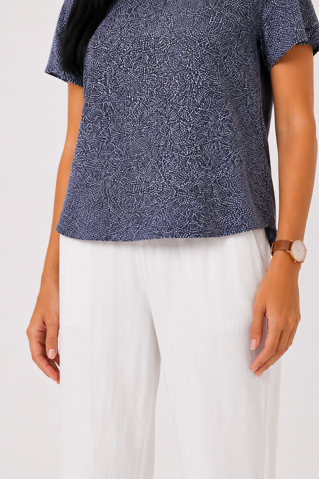 Pantalón recto de lino ligero Vera Serrat Aitana con bolsillos, ideal para un estilo cómodo y elegante en colores neutros.