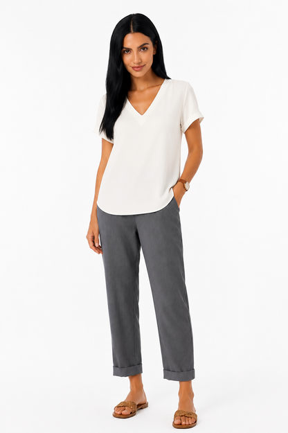 Pantalón recto de lino ligero Vera Serrat con bolsillos, ideal para un estilo cómodo y veraniego.