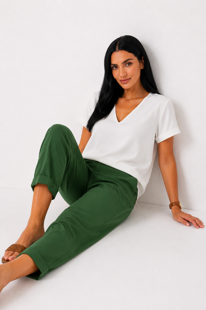 Pantalones rectos de lino ligeros Vera Serrat Aitana con bolsillos, ideales para un estilo cómodo y elegante en verano.