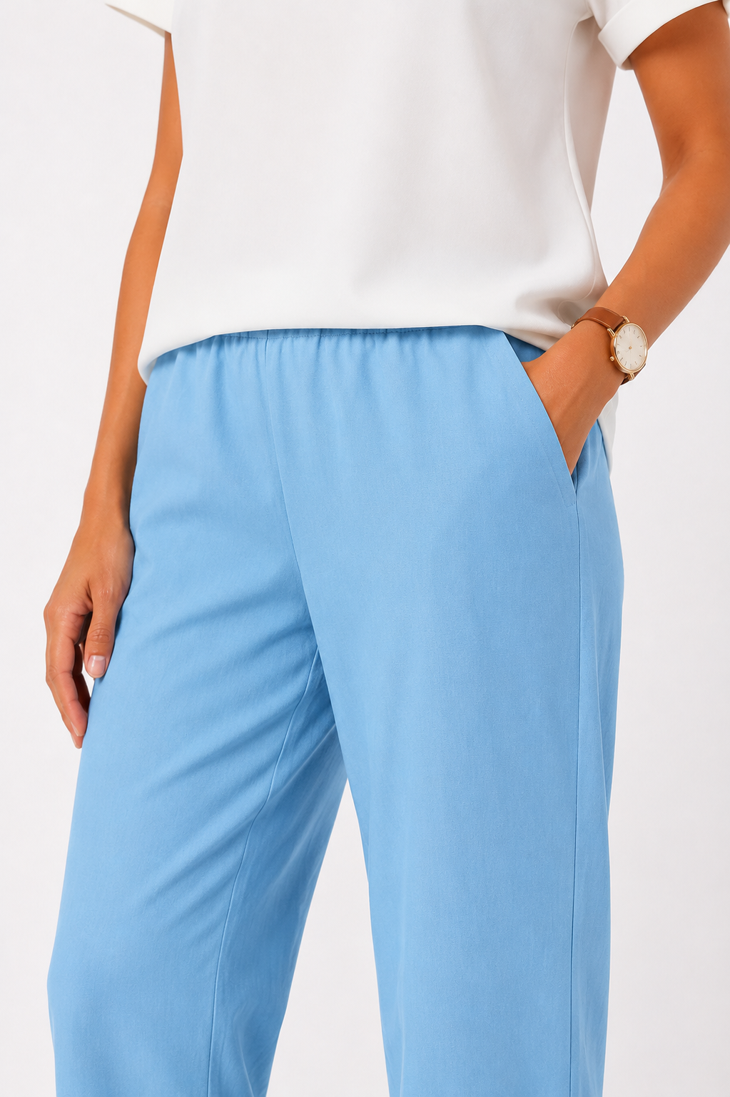 Pantalón recto de lino ligero Vera Serrat con bolsillos, en color neutro, vista frontal del producto.