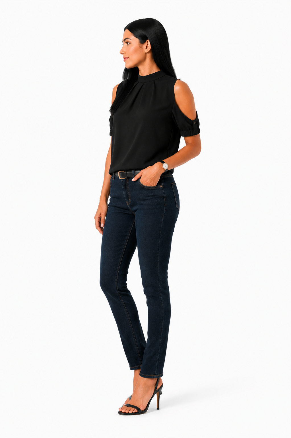 Blusa negra plisada Inga de Vera Serrat con hombros abiertos, vista frontal mostrando el diseño elegante y detalles del producto.