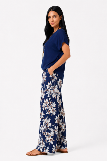 Conjunto floral de dos piezas Daniela de Vera Serrat, con pantalón de pierna ancha y blusa con estampado floral.