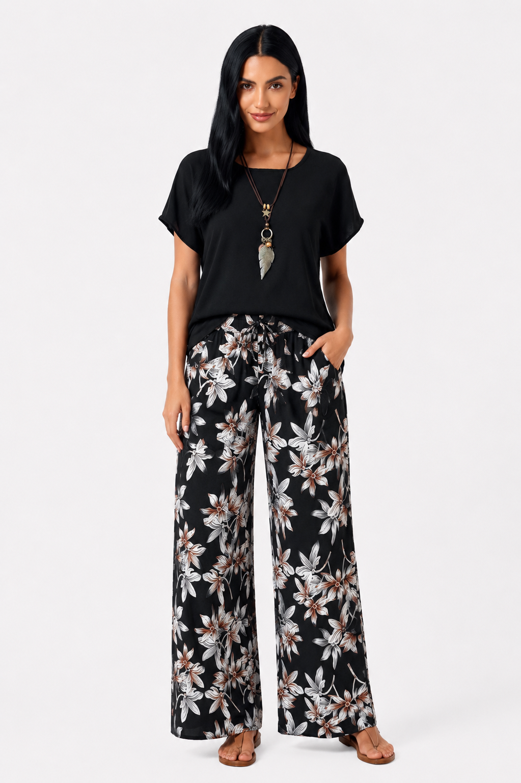 Conjunto floral de dos piezas Vera Serrat con blusa y pantalón de pierna ancha, diseño elegante y cómodo para mujer.