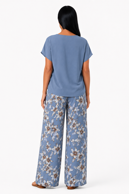Conjunto floral de dos piezas con pantalón de pierna ancha de la marca Vera Serrat, en tonos vibrantes y diseño elegante.