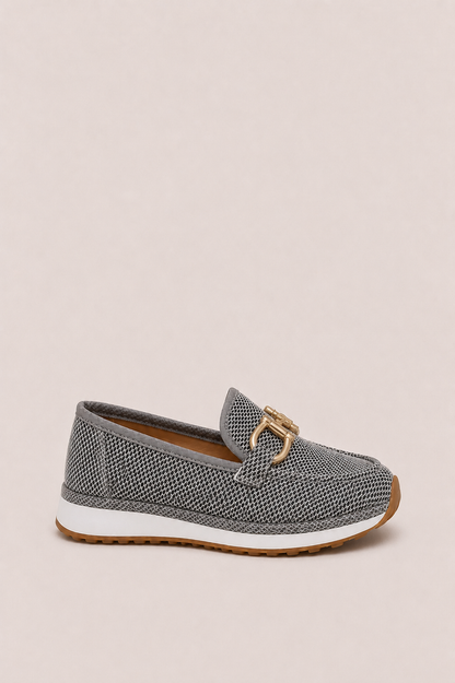 Mocasines ortopédicos transpirables Chiara de Vera Serrat con detalles dorados y diseño cómodo para mujer.