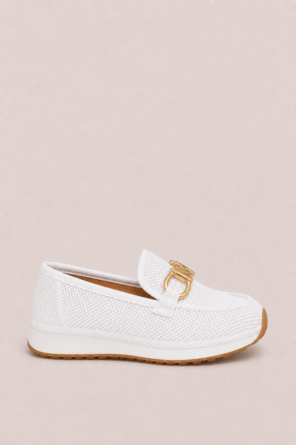 Mocasines ortopédicos transpirables Chiara de Vera Serrat con detalles dorados para mujer, cómodos y elegantes.