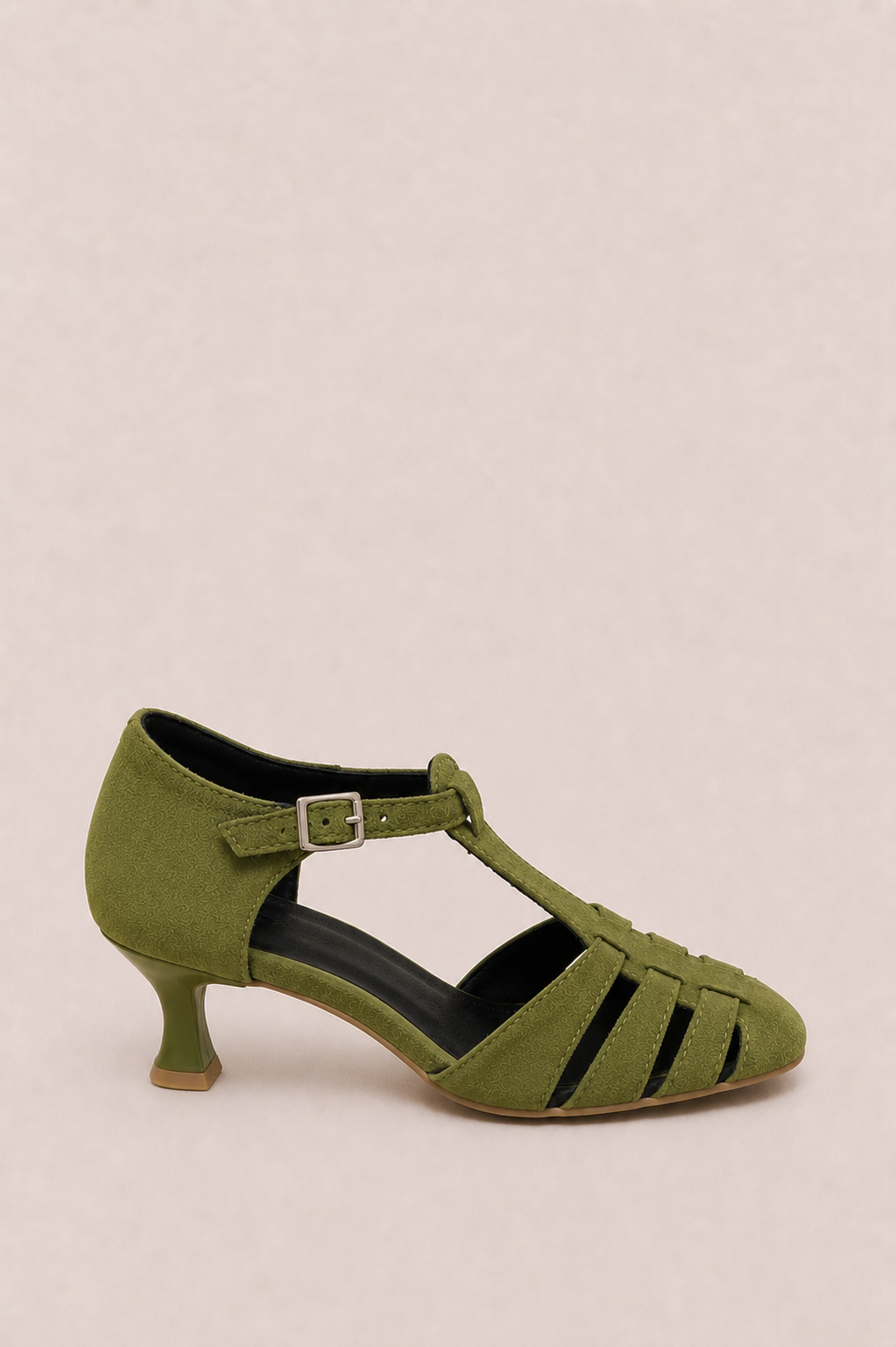 Zapatos de tacón de cuña elegantes Vera Serrat Valeria, con diseño sofisticado y detalles en tonos neutros.
