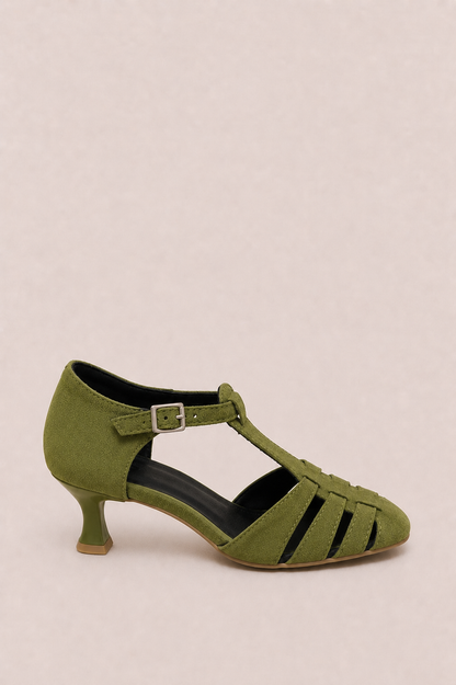 Zapatos de tacón de cuña elegantes Vera Serrat Valeria, con diseño sofisticado y detalles en tonos neutros.