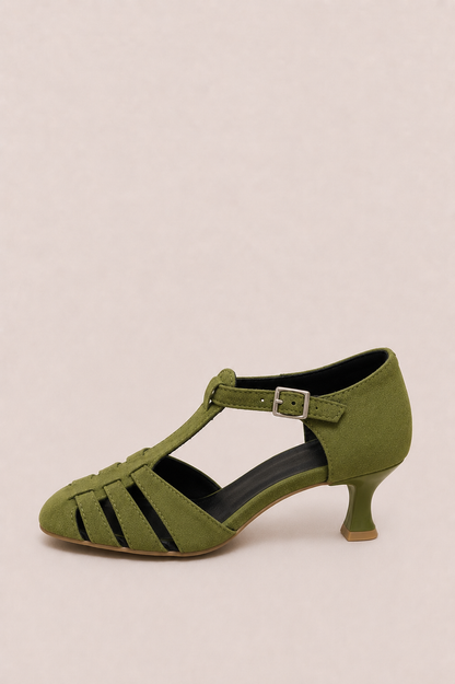 Zapatos de tacón de cuña Vera Serrat Valeria con diseño elegante y detalles en color neutro, ideales para ocasiones formales.